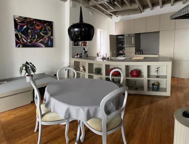 Duplex dernier étage avec terasse à deux pas de la grand place Bruxelas Exterior foto