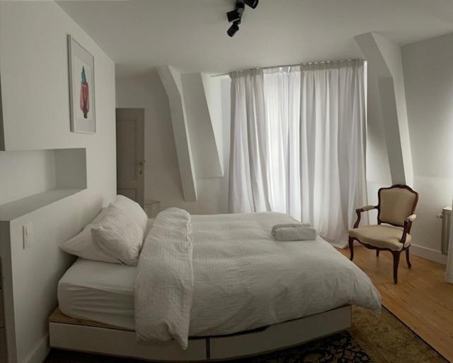 Duplex dernier étage avec terasse à deux pas de la grand place Bruxelas Exterior foto